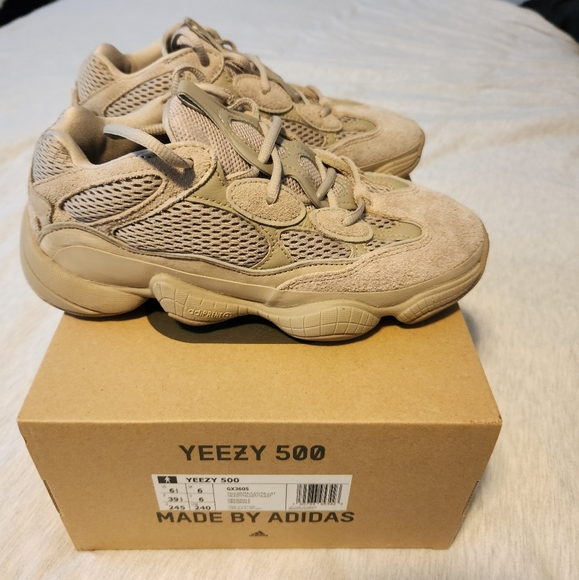 Yeezy 500 - Picture 3 of 4